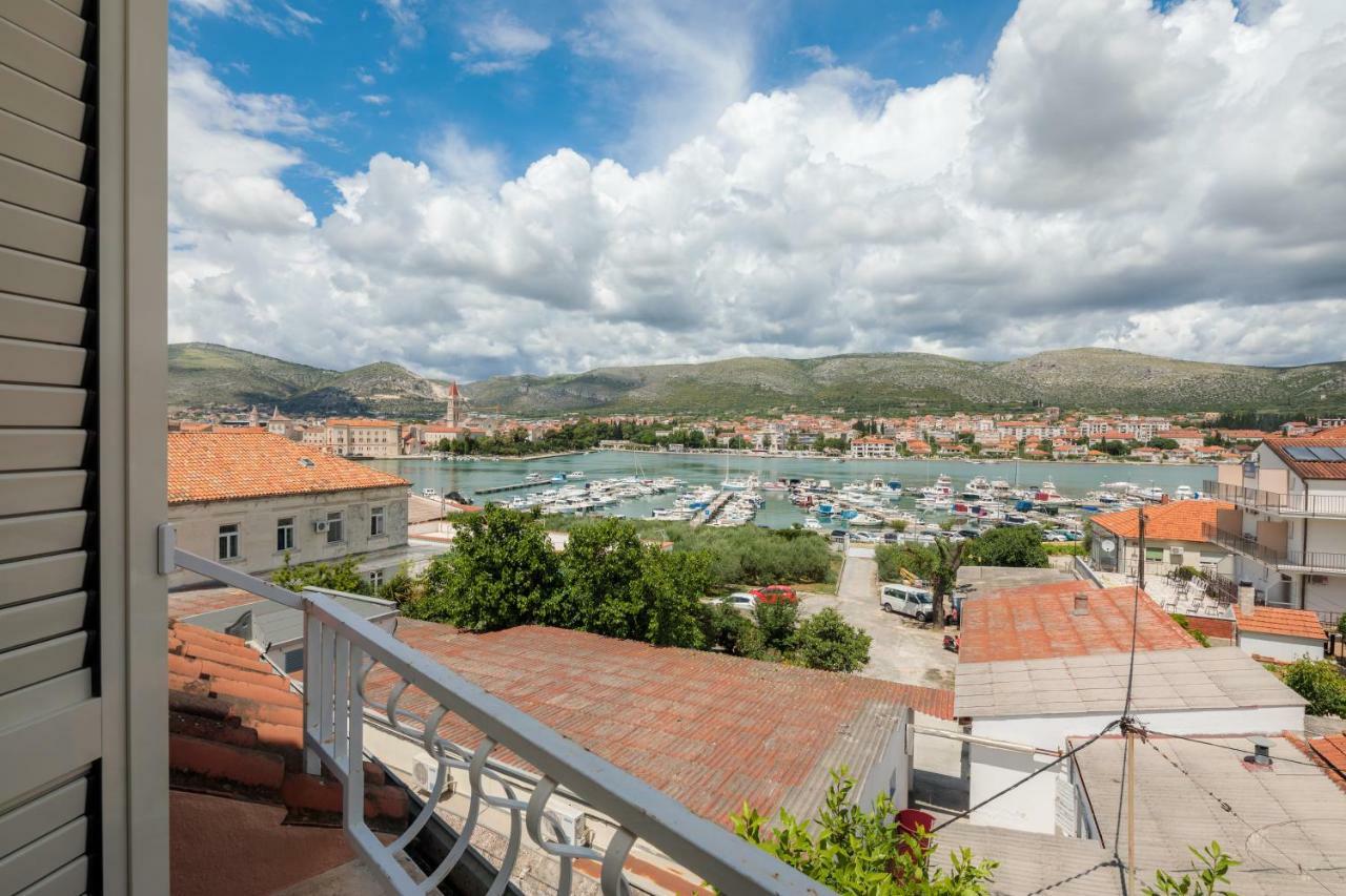 Apartmani Oaza Трогир Екстериор снимка
