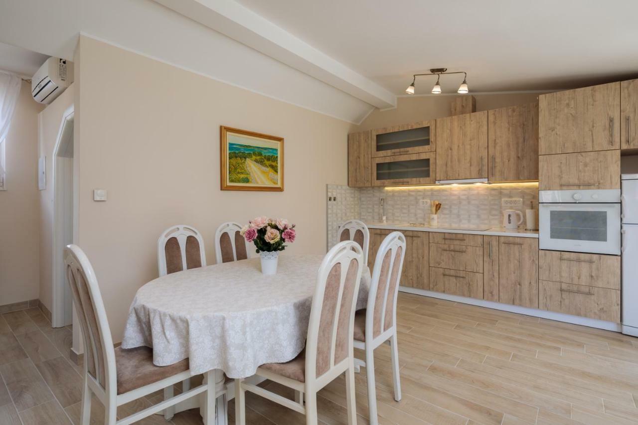 Apartmani Oaza Трогир Екстериор снимка