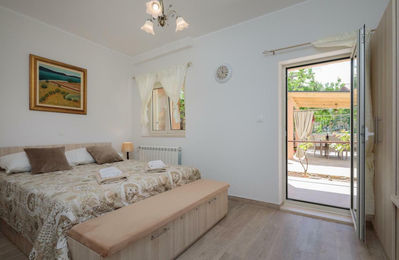 Apartmani Oaza Трогир Екстериор снимка