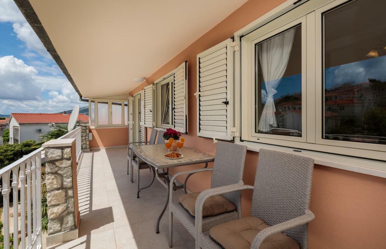 Apartmani Oaza Трогир Екстериор снимка
