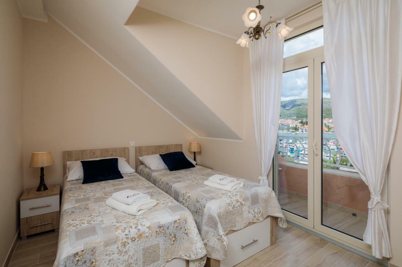 Apartmani Oaza Трогир Екстериор снимка