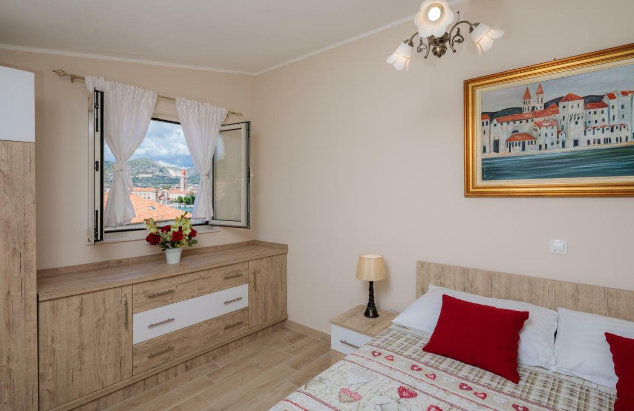 Apartmani Oaza Трогир Екстериор снимка