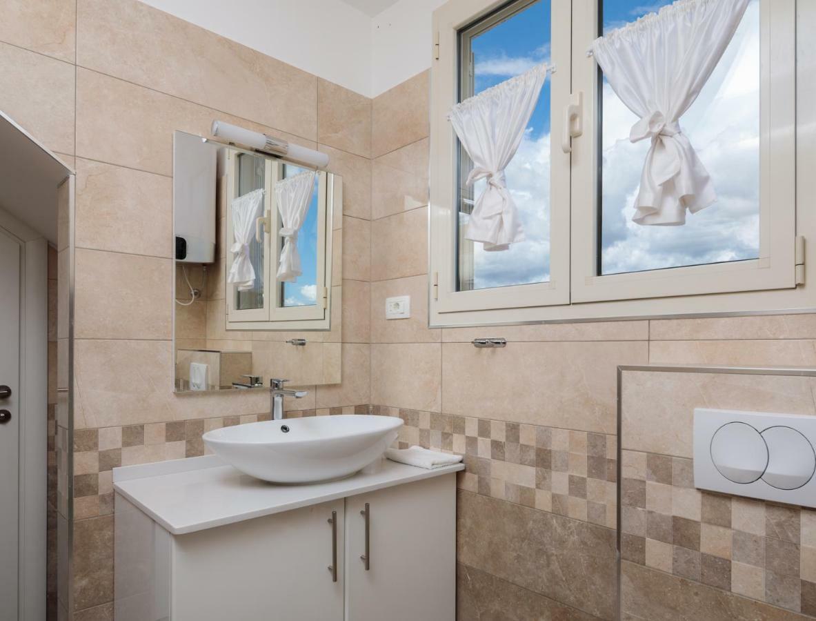 Apartmani Oaza Трогир Екстериор снимка