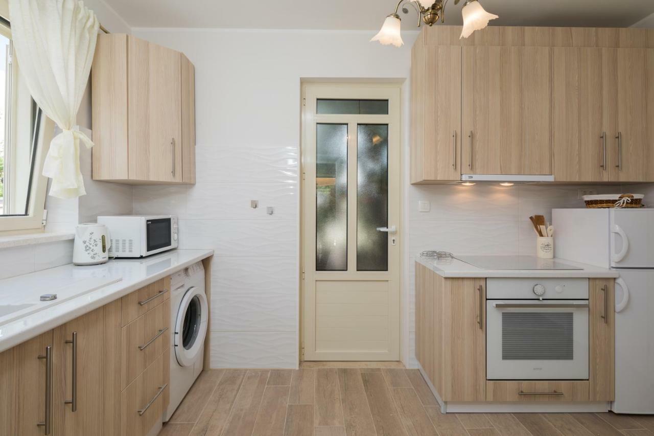 Apartmani Oaza Трогир Екстериор снимка